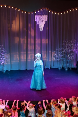 Elsa Singing