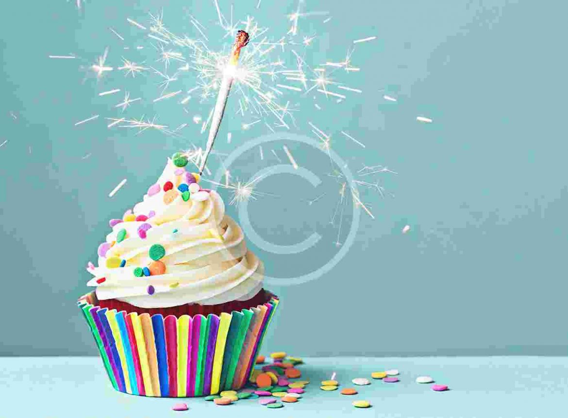 Celebration cupcake with sparkler | Princess Party Pals